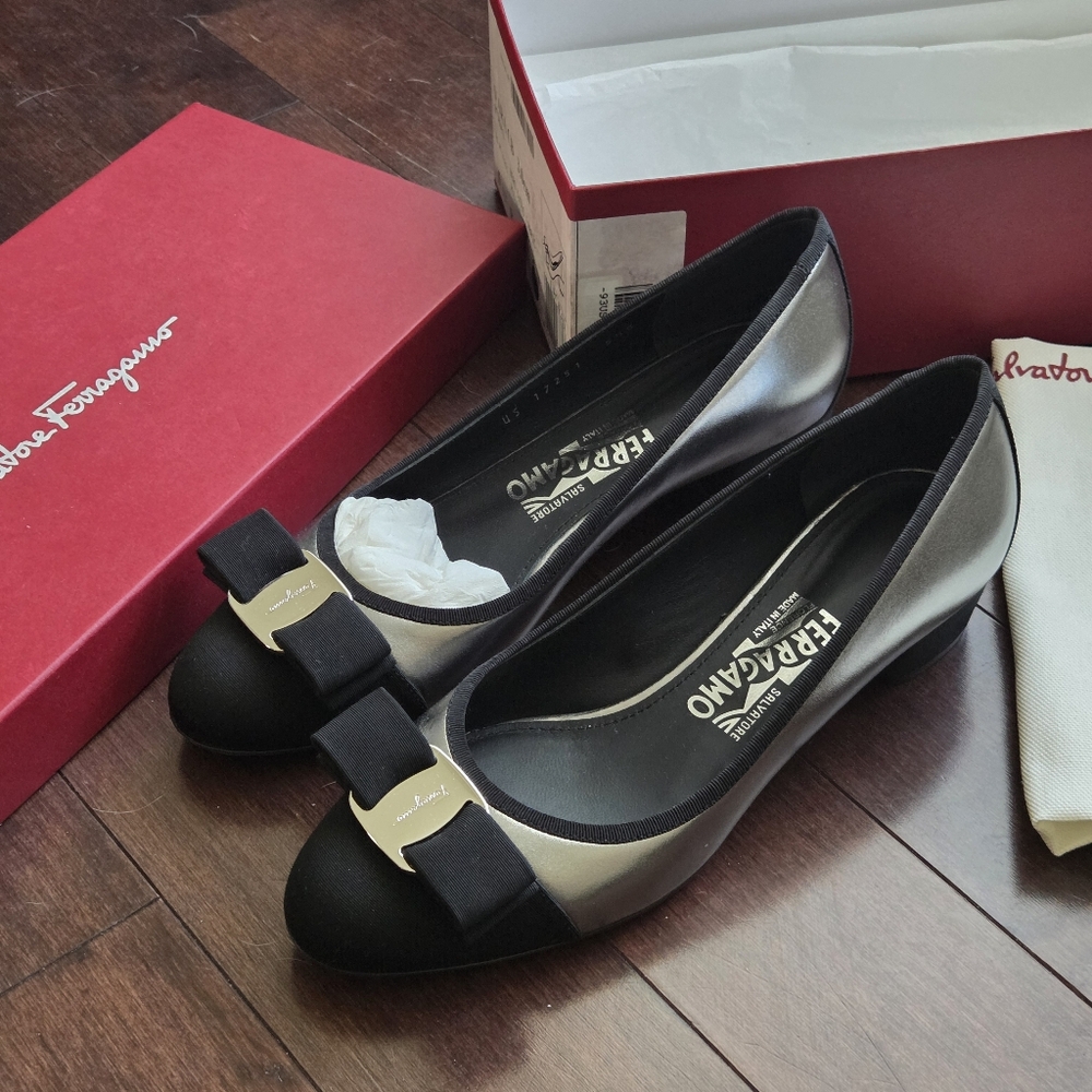 Salvatore Ferragamo Black and Silver Vara Pumps Size 5.5